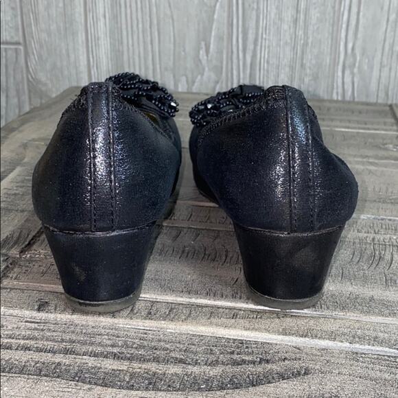 Justice Black Floral Beaded Bow Wedges 4 - Picture 5 of 7